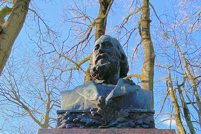 Büste von Storm in Husum