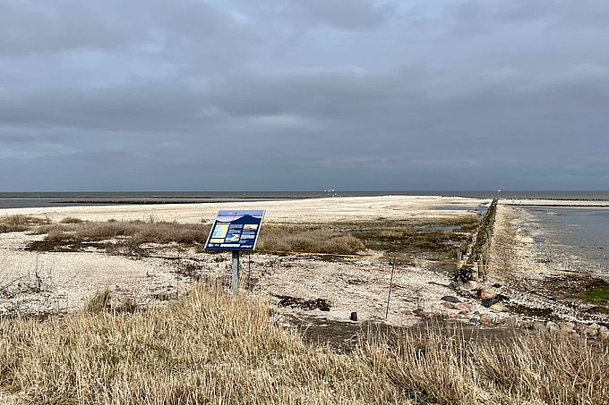 Kennzeichnung samt Infotafel Kennzeichnung samt Infotafel