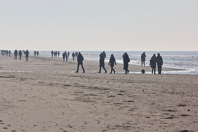 Zahlreiche winterliche Strandwanderer