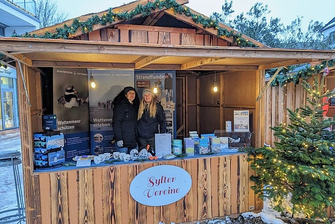 Freiwillige in der Hütte Freiwillige in der Hütte