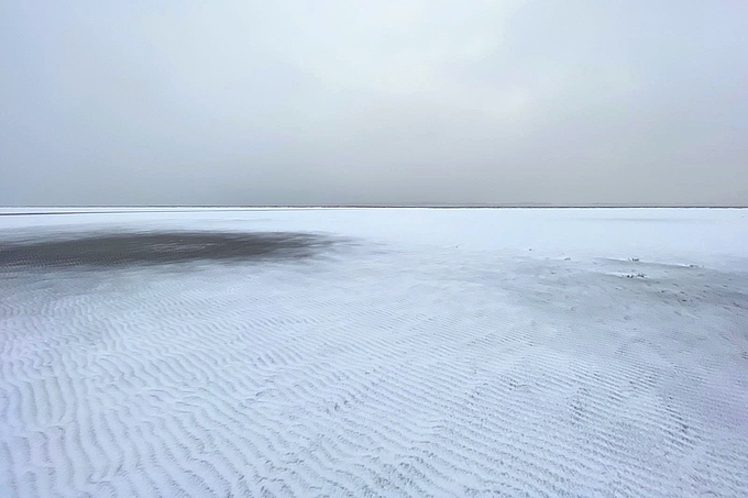 Schnee auf Wattrippeln