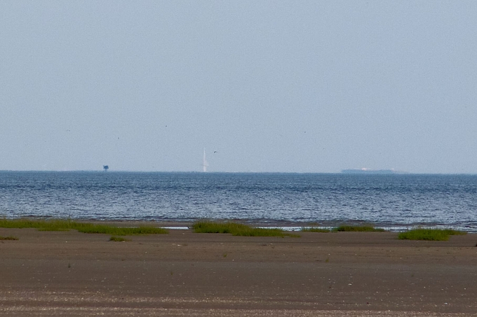 Bake, Fernsehturm und Containerschiff