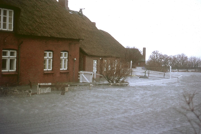 Unterschiedliche hoch liegende Häuser auf Hilligenley