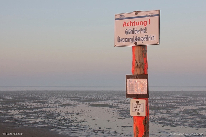 Schild am Watt - Gefährlicher Priel