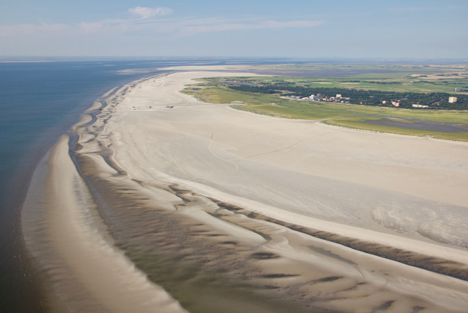 Luftbild von Strand und Sandbank