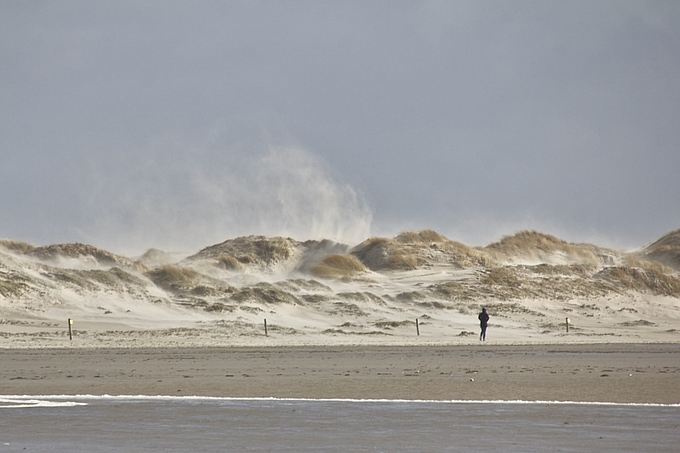 Meterhohe Sandfahnen