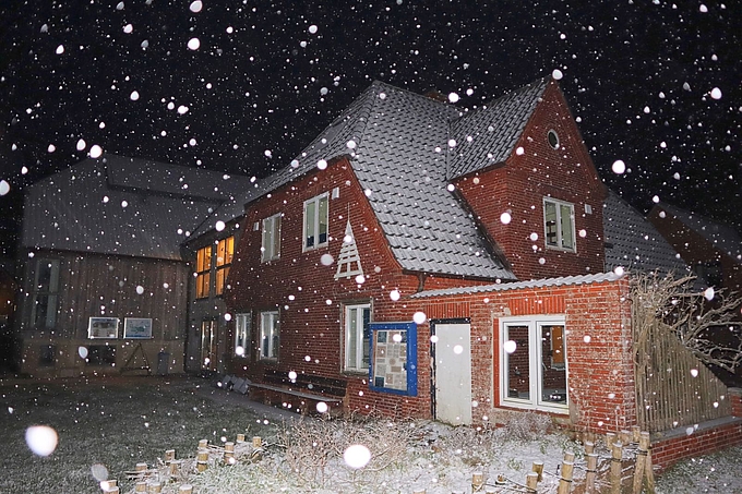 Unsere Station auf Hooge im nächtlichen Schneefall