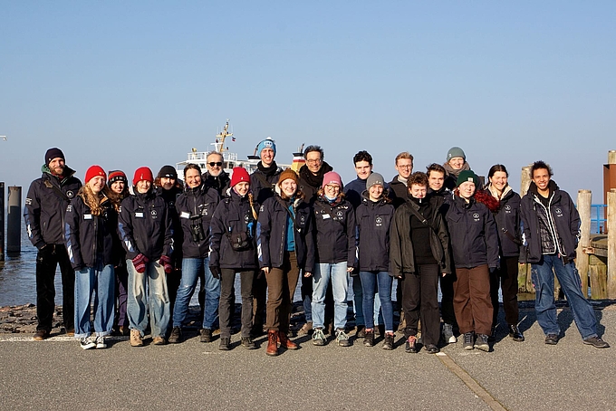 Gruppenbild an der Fähre
