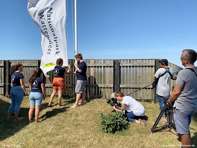 Fernsehdreh beim Einholen der Nationalpark-Flagge.