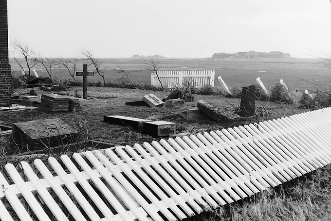 Blick vom Friedhof zur Hanswarft Blick vom Friedhof zur Hanswarft