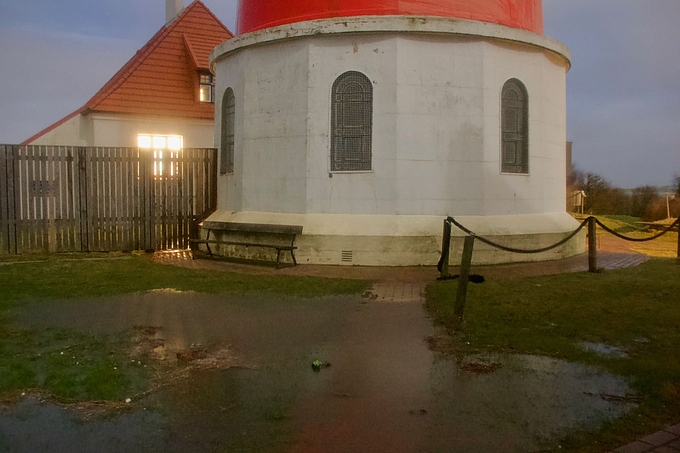 Wasserfläche auf der Warft am Turm