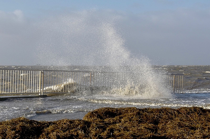 Gischt vor der Schleuse