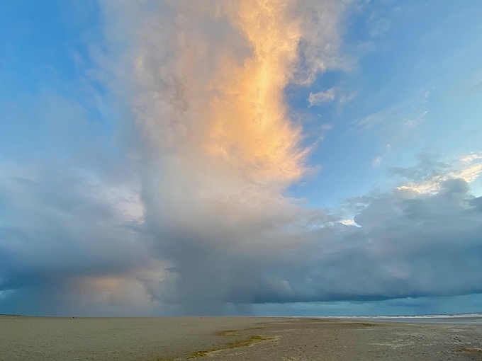 Abendwolke über dem Watt.