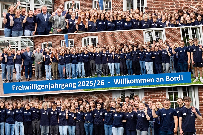 Gruppenbild vor der Jugendherberge