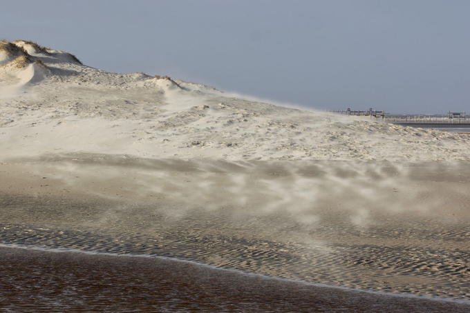 Fliegender Sand an einer Düne