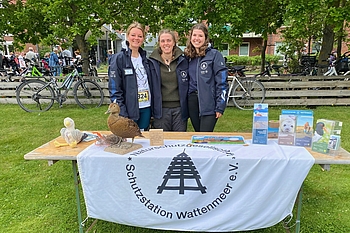 Amrumer Team am Infostand in Wittdün