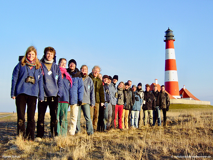 Gruppenbild vor dem Leuchtturm