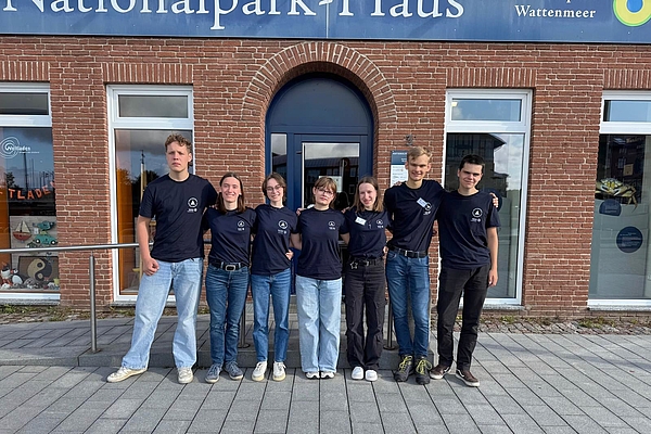 Gruppenbild vor Nationalpark-Haus Gruppenbild vor Nationalpark-Haus