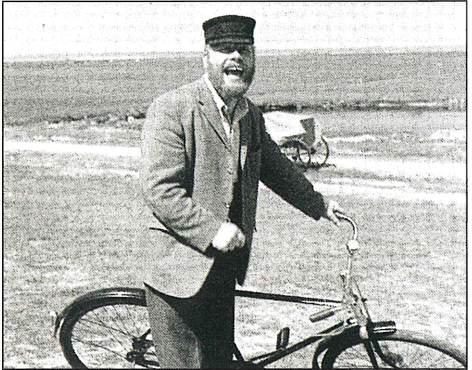 Uwe Dulz mit Fahrrad auf Hooge in den 1960er Jahren.