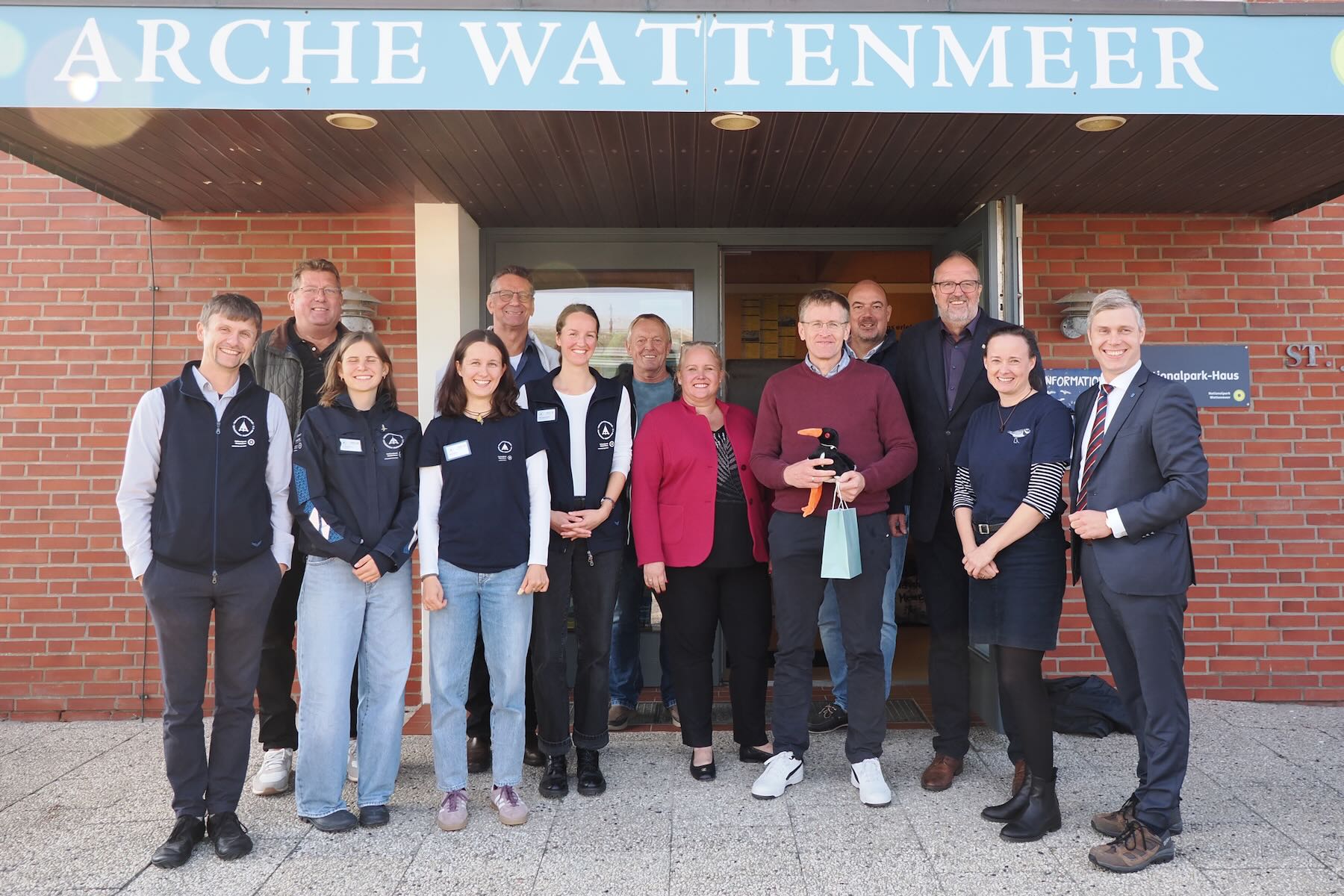 Gruppe vor der Arche